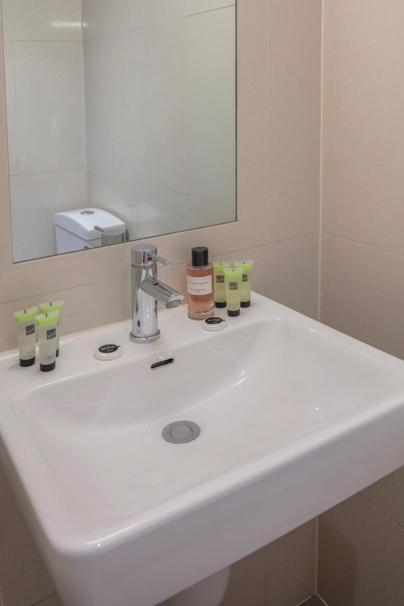 Queensway Hotel, Sure Hotel Collection By Best Western Лондон Номер фото